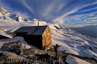 Lumieres du soir sur le refuge Albert 1er, Chamonix, France