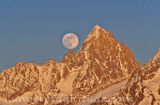 Lever de lune sur l'aiguille du Chardonnet, Chamonix