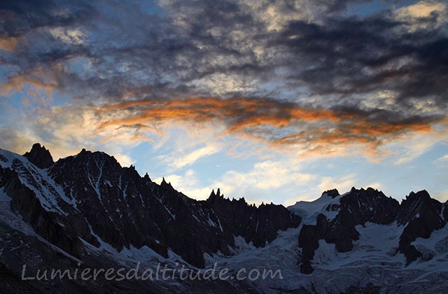 Lever du jour sur l'aiguille des Courtes, Chamonix