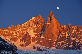 Lever de lune sur l'aiguille Verte et le Dru, Chamonix