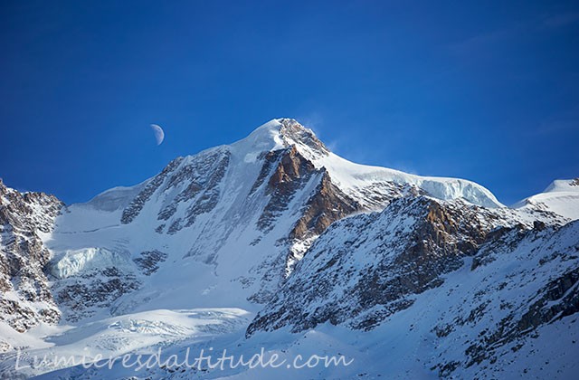 Lever de lune sur le Grand Paradis, Italie