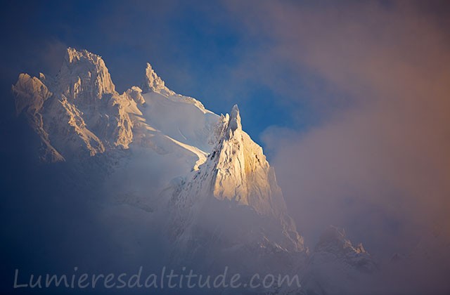 Lumieres du couchant sur l'aiguille du Plan et des Deux aigles, Chamonix, France