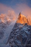 L'aiguille des Deux Aigles au couchant entre deux tempetes...