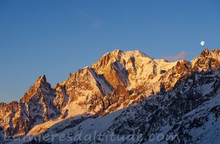 Lever du jour sur le Mont-Blanc versant Italien