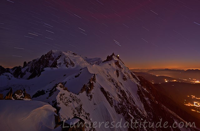 Pluie d'etoiles sur l'aiguille du Midi et le Mont-Blanc