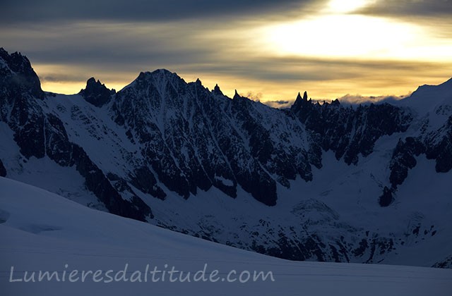 Lever du jour sur l'aiguille des Courtes, Chamonix