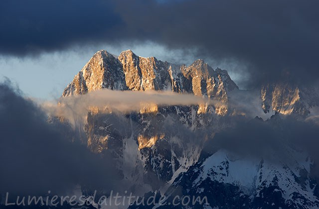 Lever du jour sur les Grandes Jorasses, Chamonix, France