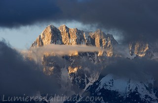 Lever du jour sur les Grandes Jorasses, Chamonix, France