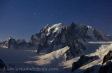 Le Mont-Blanc et le Tacul de nuit sous la pleine lune; Chamonix