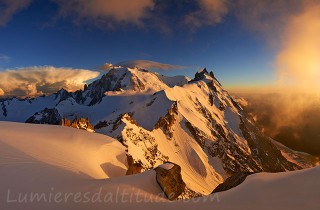 Lumieres du couchant sur le Mont-Blanc et l'aiguille du Midi