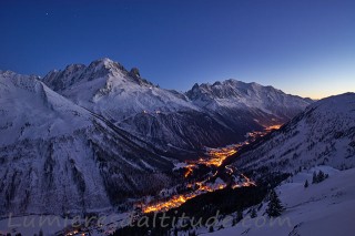 La vallee de Chamonix de nuit