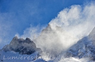 Tempete de vent sur le Grepon et les Grands Charmoz