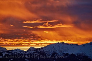 coucher de soleil sur la chaine des Aravis; France