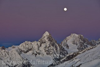 Lever de lune sur l'aiguille du Chardonnet, Chamonix