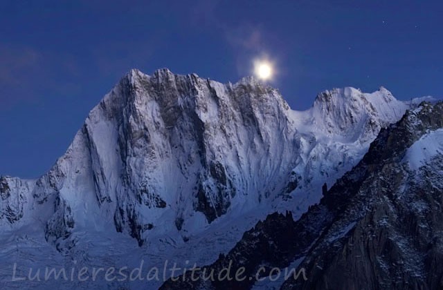 Lever de lune sur les Grandes Jorasses