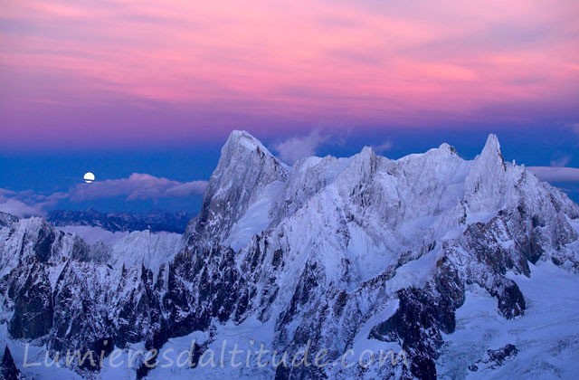 Lever de lune sur les Grandes Jorasses