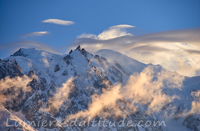 Couchant sur l'aiguille du Midi et le Mont-Blanc