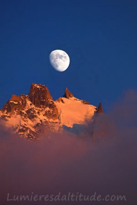 Lever de lune sur l'aiguille du Plan