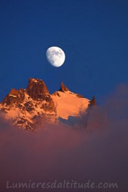 Lever de lune sur l'aiguille du Plan