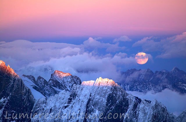 Lever de lune sur les Petites Jorasses