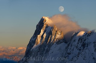 Lever de lune sur les Grandes Jorasses