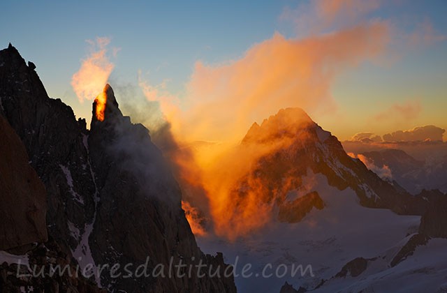 Aube enflammee depuis l'arete Kuffner, Mont Maudit