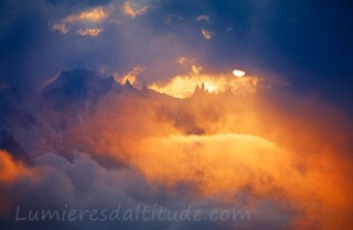 Aube incandescente sur les Courtes, Chamonix