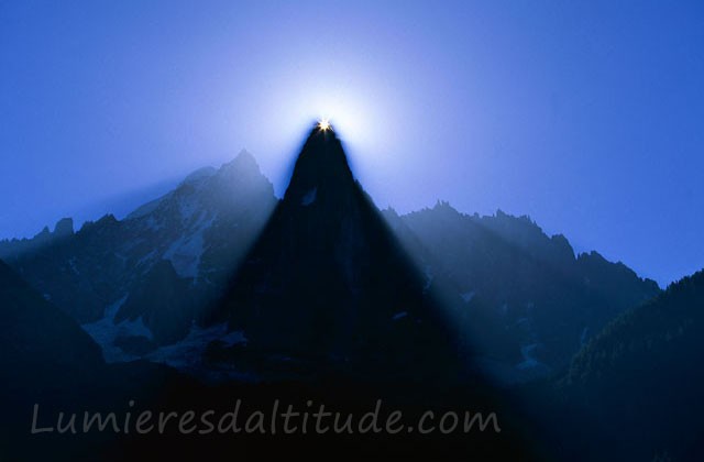 Le soleil au sommet de l'aiguille du Dru