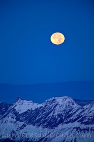 Coucher de lune sur la chaine des Aravis