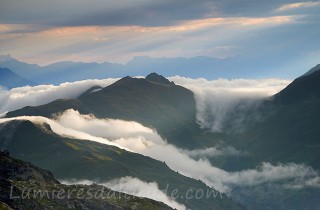 La mer de nuage deborde du col de Balme