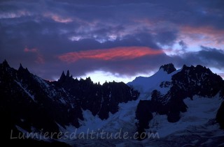 Premieres lueurs sur le Triolet, Chamonix