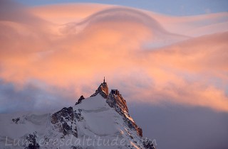 Onde au couchant sur l'aiguille du Midi