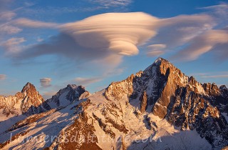 Nuages lenticulaires sur l'aiguille Verte, Chamonix