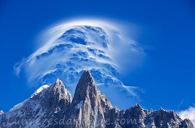 Nuages orographiques sur l'aiguille Verte et le Dru