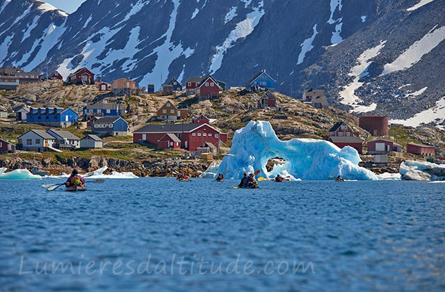 Groenland, village de Kummiut, kayak de mer 