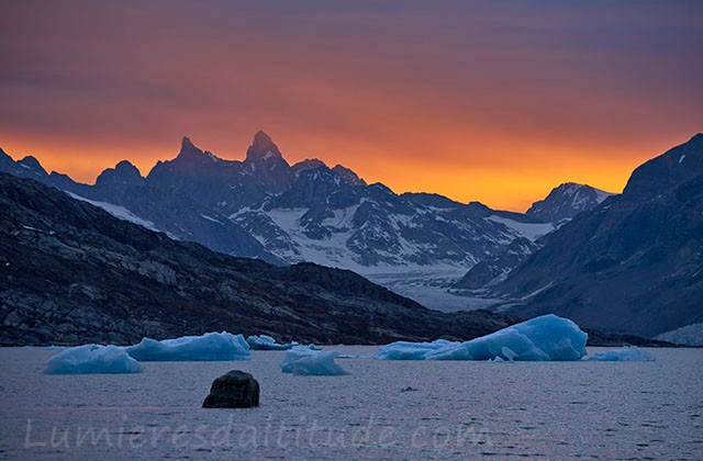 Groenland, coucher de soleil sur le glacier Karale
