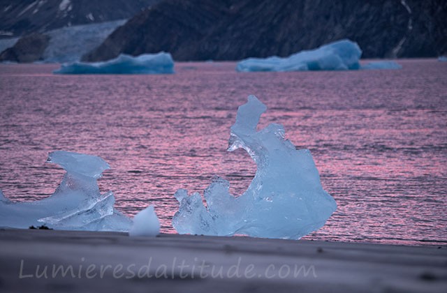 Groenland, glace echouee du glacier Karale