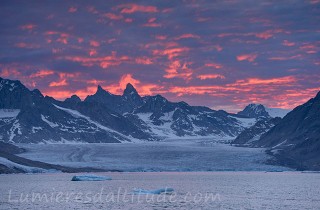 Groenland, coucher de soleil sur le glacier Karale