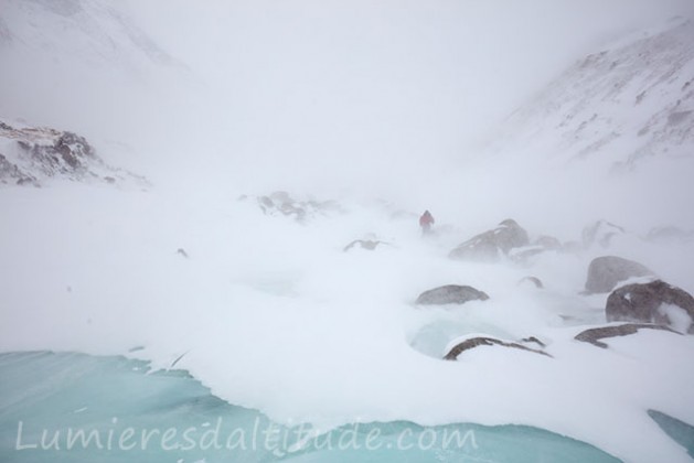 Dans le bizzard, Terre de Baffin, Canada