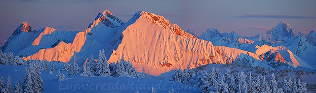 Le Jallouvre et l'Aiguille Verte au couchant