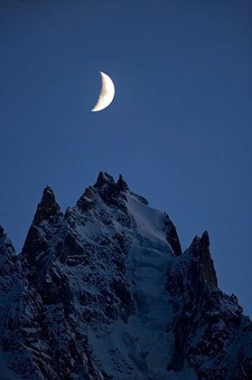 Moon rise on the aiguille du Plan