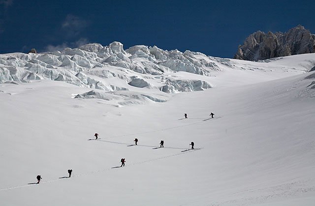 climbing to the Argentire pass