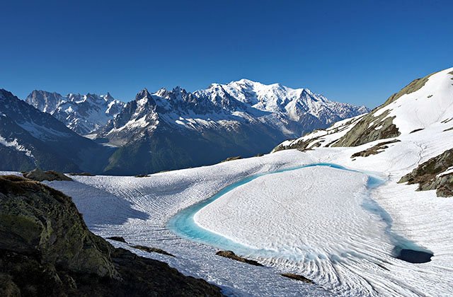 Le lac des cheserys au printemps