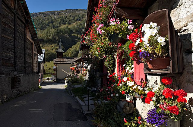 Le village du Tour en ete