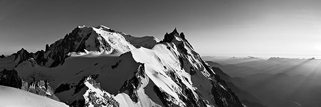Le Mont-blanc et l'aiguille du Midi au couchant