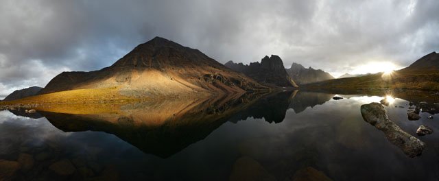 Tombstone mountains, Divide lake